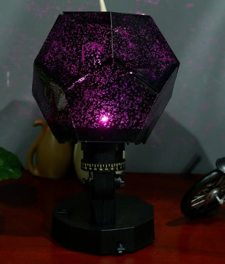 Lampe de projection scientifique à LED mettant en valeur le projecteur d'étoiles romantique des quatre saisons